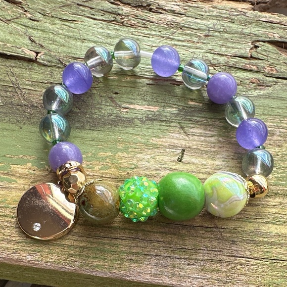 Alquimia Jewelry - Mystic Aura quartz  and purple jade chunky charm adorned bracelet